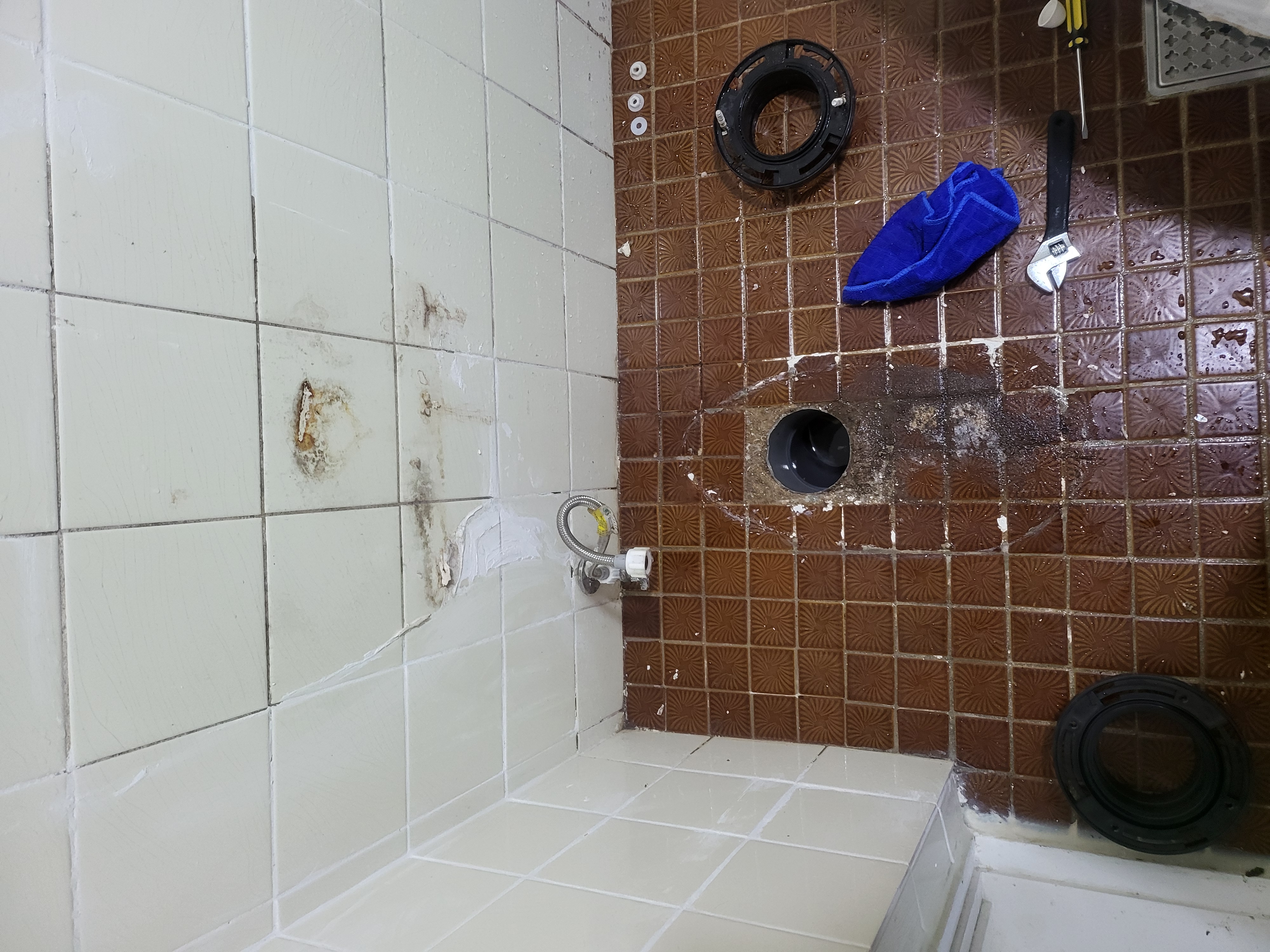 세입자 악몽, 이제 안녕! 원격 수도 밸브로 배관 걱정 끝! (장기 외출 필수템)