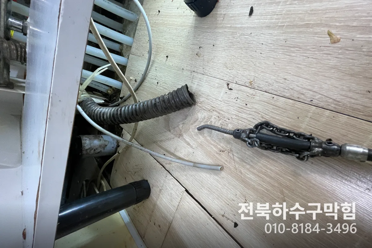 부안군  에어컨배관세척 전문 장비 투입 작업 중